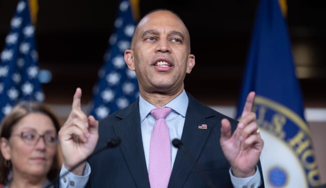 Defeated Hakeem Jeffries Unleashes a Rant of Lies as the Schumer Shutdown Ends and His Sombrero Descends – Twitchy