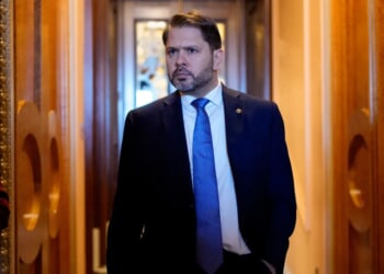 Democratic Senator’s Leaked Texts Actually Make Him Look Really Cool