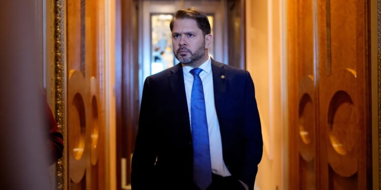 Democratic Senator’s Leaked Texts Actually Make Him Look Really Cool