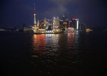 Dude in Nicaragua Discovers LED Light Shows, Declares China Superior to USA – Twitchy