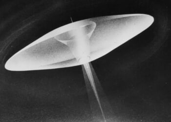 Eerie Video Shows Flying Saucer Zooming Past Airplane In Wisconsin