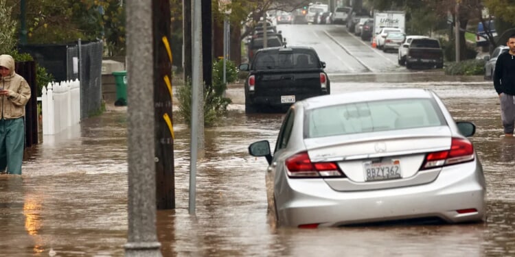 Forecasts Show Atmospheric River Storms Slamming Pacific Northwest With Heavy Rain, Flooding