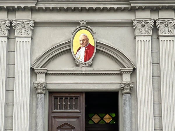 Image of St. John XXIII above the entrance of the Cathedral of the Holy Spirit, Istanbul. Credit: Souhail Lawand/ACI MENA