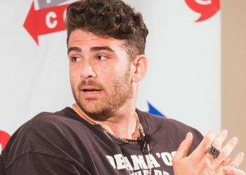 I'd Die Sitting Next to Greg 'Buttfeld' Daily – Twitchy