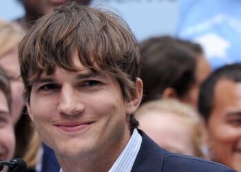 Jessica Simpson Reveals Ashton Kutcher’s One-Word Response to Her Virginity at Age Twenty-Two [WATCH]