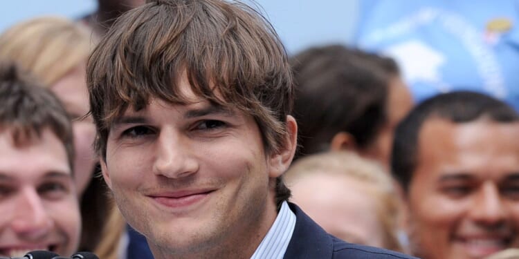 Jessica Simpson Reveals Ashton Kutcher’s One-Word Response to Her Virginity at Age Twenty-Two [WATCH]