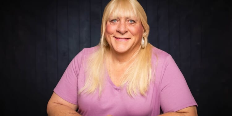 Lesbian Singer Kicked Out of Gold's Gym After Calling Out Men in Women's Locker Rooms in LA [WATCH]