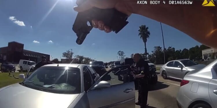 Louisiana Mom Helps Police Catch Suspect, Gets Citizenship Award [WATCH]