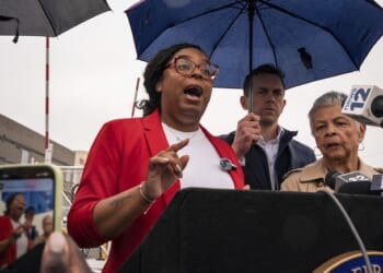 No, 'Oversight' Doesn’t Mean Storming ICE Facilities – Twitchy