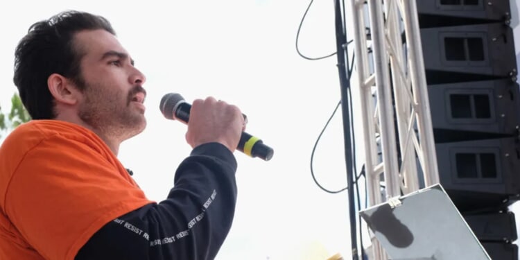 Security Blocks Hasan Piker From VIP Section At Zohran Mamdani Election Party