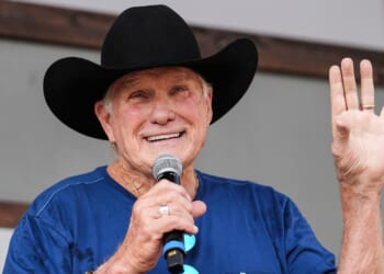 Terry Bradshaw's Recent On-Air Gaffe Has Viewers Calling for His Retirement [WATCH]