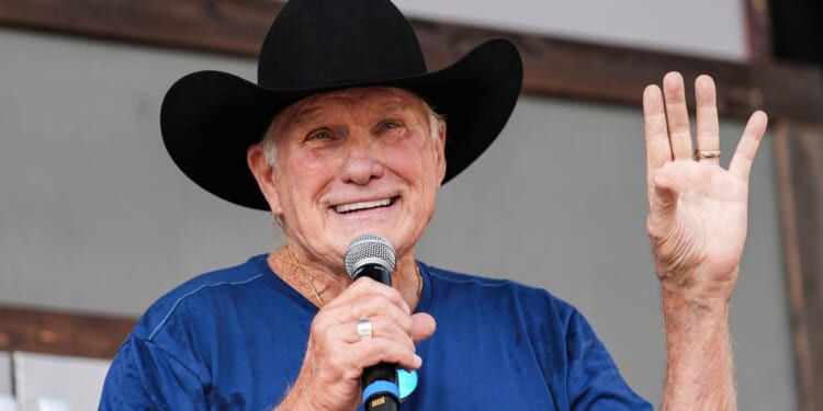 Terry Bradshaw's Recent On-Air Gaffe Has Viewers Calling for His Retirement [WATCH]