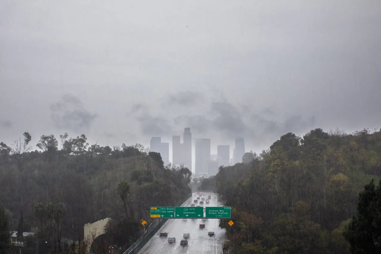 Cars ride the 110 Freeway toward downtown during heavy rain in Los Angeles, California. (Photo by APU GOMES/AFP via Getty Images)