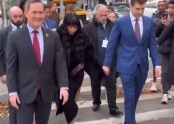 Trump Adviser Offers Polite Gesture For Superstar Rapper. Reporter Jumps To Salacious Conclusion.