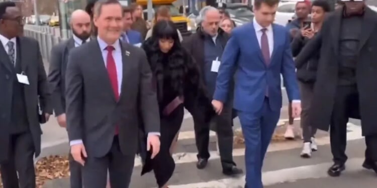 Trump Adviser Offers Polite Gesture For Superstar Rapper. Reporter Jumps To Salacious Conclusion.