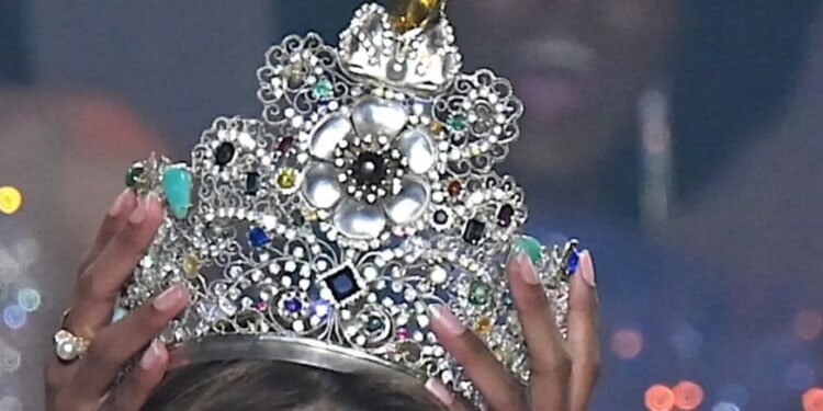 Ukrainian Beauty Queen Mariia Zheliaskova Takes A Tumble On Miss Earth 2025 Stage