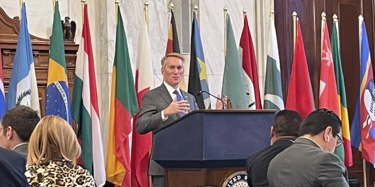 U.S. lawmakers introduce bill to protect medical residents from coercive abortion training