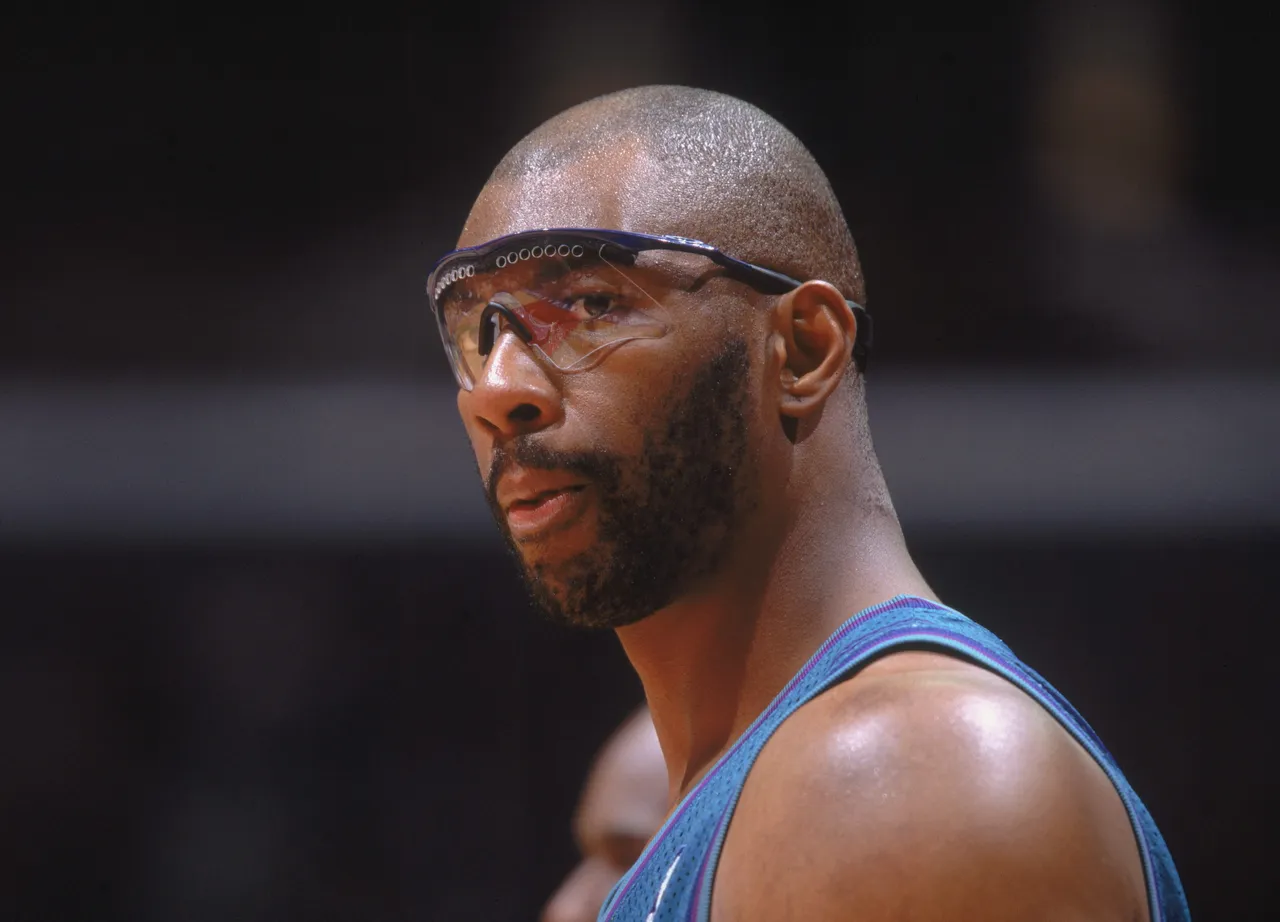 9 Dec 2001: This is a portrait of forward Elden Campbell of the Charlotte Hornets, taken during the NBA game against the Los Angeles Clippers at the Staples Center in Los Angeles, California. The Clippers defeated the Hornets 89-78. Mandatory Credit: Robert Laberge / Getty Images