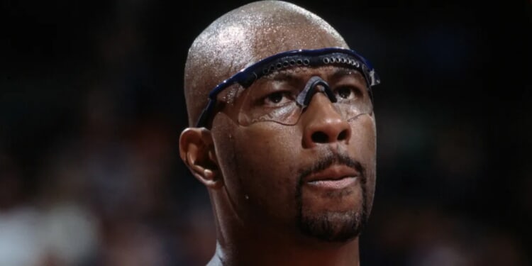 911 Audio Seemingly Captures Shocking Discovery Of Elden Campbell’s Body