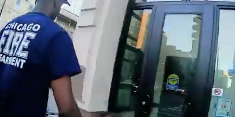 Sidewalk counselor finds woman crying in pain outside Planned Parenthood clinic in Chicago