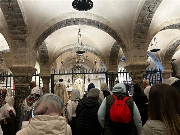 On the feast of St. Nicholas, Dec. 6, the faithful flock to the Pontifical Basilica of St. Nicholas in Bari, Italy, where Masses are celebrated throughout the day. Credit: Veronica Giacometti/ACI Stampa