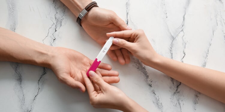 Proposed U.S. law would require fathers to financially support pregnant moms