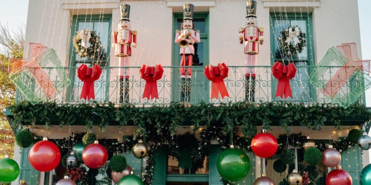 Tariffs and holiday prices: U.S. consumers seeing uneven effect on purchases