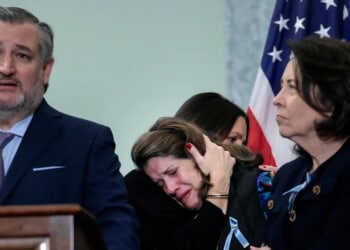 Senators Resist Last-Minute Airspace Rule Mysteriously Dropped Into Defense Bill