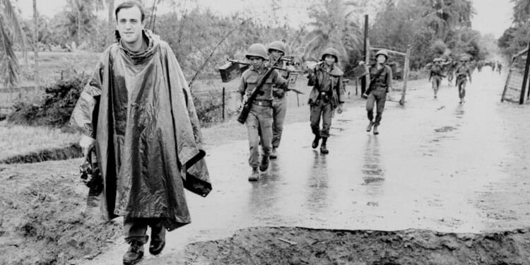 Peter Arnett dies, was Pulitzer Prize-winning journalist reported from Vietnam and Gulf War