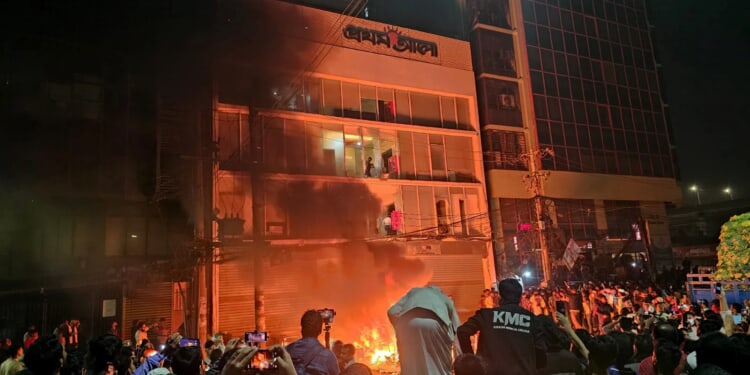 Church leaders condemn arson attack on top Bangladesh newspaper offices