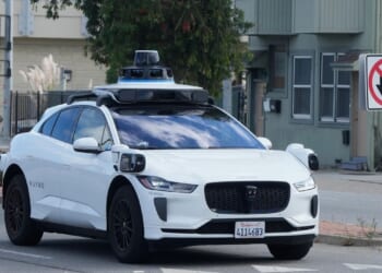Waymo seen driving down wrong side of street in Austin, Texas