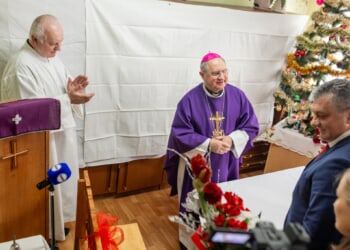 Christmas reversed in Slovakia: Why homeless people gave Metropolitan Archbishop Bernard Bober a wooden bench