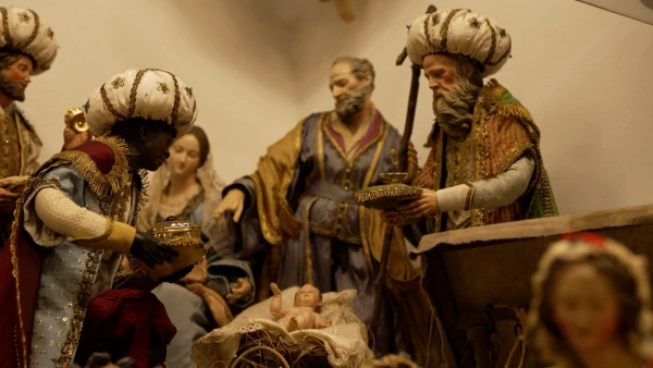 A close-up of figures in a traditional Neapolitan Nativity scene, found in the Bottega Ferrigno in Naples, Italy. Credit: Gianpiero Passalia/EWTN News