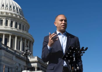 Nancy Pelosi, ex-House speaker: Democrats will win the House and Jeffries will become speaker