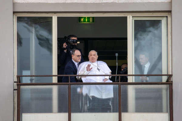 Pope Francis waves from a balcony at Gemelli Hospital in Rome on Sunday, March 23, 2025, following weeks of hospitalization for bilateral pneumonia. Credit: Daniel Ibáñez/CNA