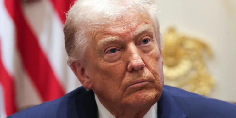 America First Pollster Went To White House To Warn Trump About Midterms – Here’s How POTUS Reacted