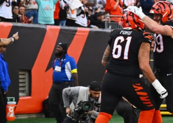 Bengals’ Cody Ford Barrels His Way Through Multiple Cardinals Defenders In Play You Have To See