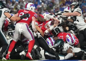 Chicago’s Fox 32 Split Screens Tornado Warning And Eagles-Bills, Cuts To Commercial In Middle Of Potential Twister