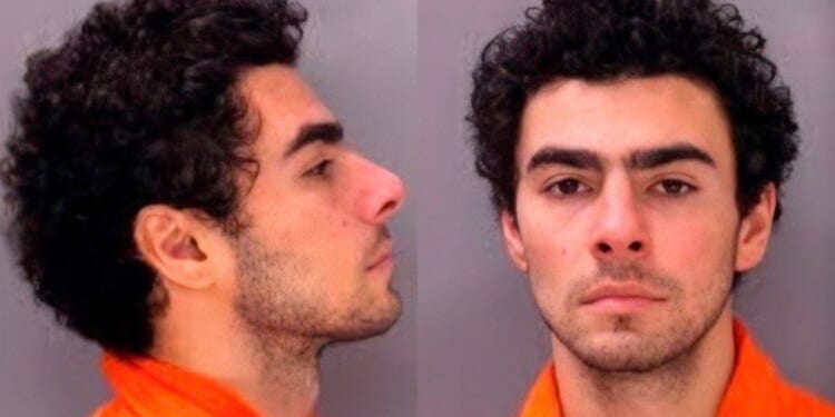 Crowd Gathers Outside Manhattan Court as Luigi Mangione Appears for Pretrial Hearing