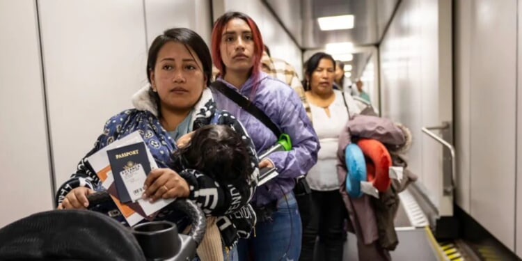 DUKE: Feds Offer Illegals $3,000 Christmas Bonus To Self-Deport — And They’re Taking It