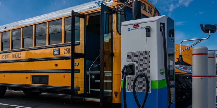 Electric School Buses in NY Pose Major Problem, Leave Students in the Cold [WATCH]