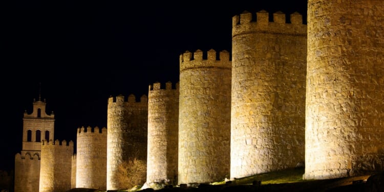 Give Me War and Give Me Castles | The American Spectator