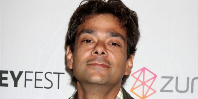 Mighty Ducks Actor Shaun Weiss Launches Search for Homeless Ex–Nickelodeon Actor After Viral Video [WATCH]