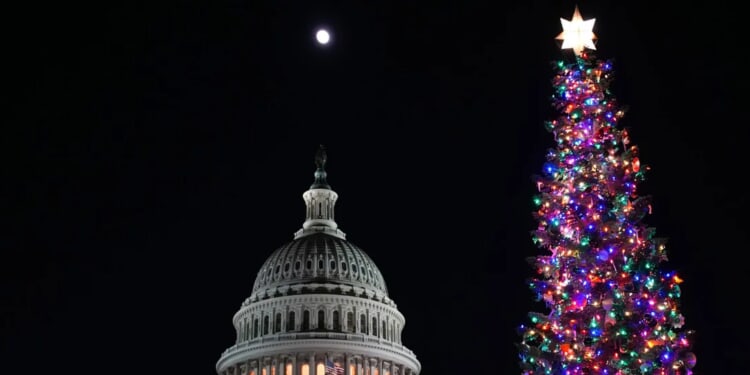 Most Americans Say Christmas Most Important US Holiday, Poll Shows