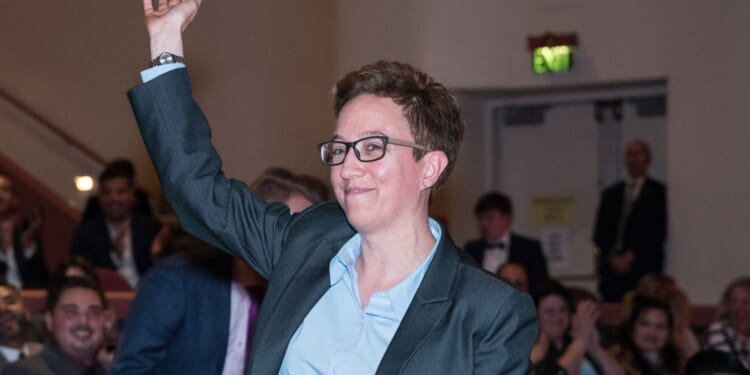 Oregon's Lesbian Governor Threatens to Prosecute Federal Agents for Enforcing U.S. Immigration Law [WATCH]