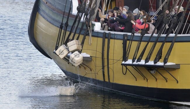 Progressives to Dump Little Blocks of Water Into a Big Body of Water to Protest ICE – Twitchy