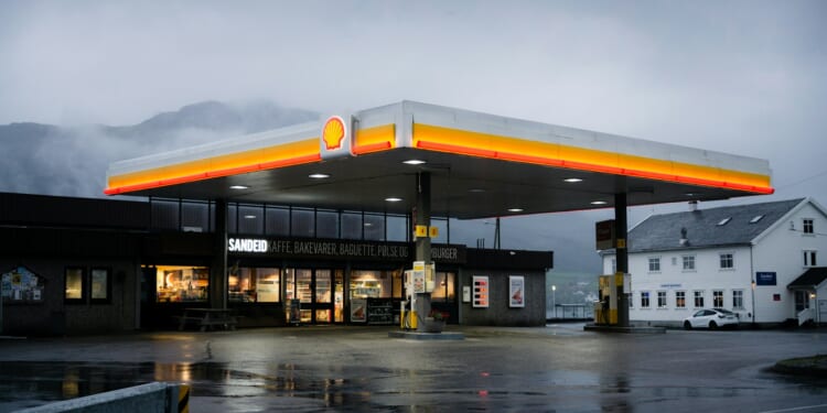 Scrapping the ban on new petrol car sales but keeping R&D subsidies is doing Net Zero right