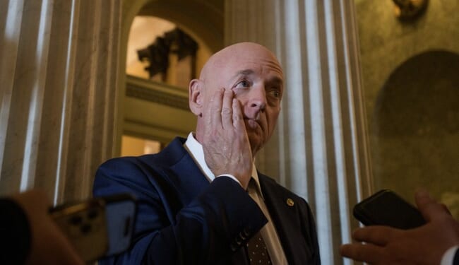 So BRAVE! STUNNING! Mark Kelly Heroically Battles Trump Silencing Him By … Posting on X Endlessly (Watch) – Twitchy