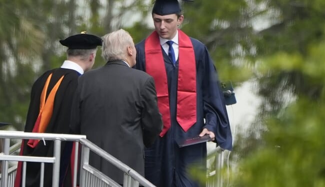 Stop the Student Loan Scam by Making Unis Liable – Twitchy