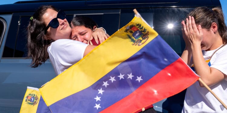Venezuelan Communities Worldwide Celebrate Historic Arrest of Maduro [WATCH]